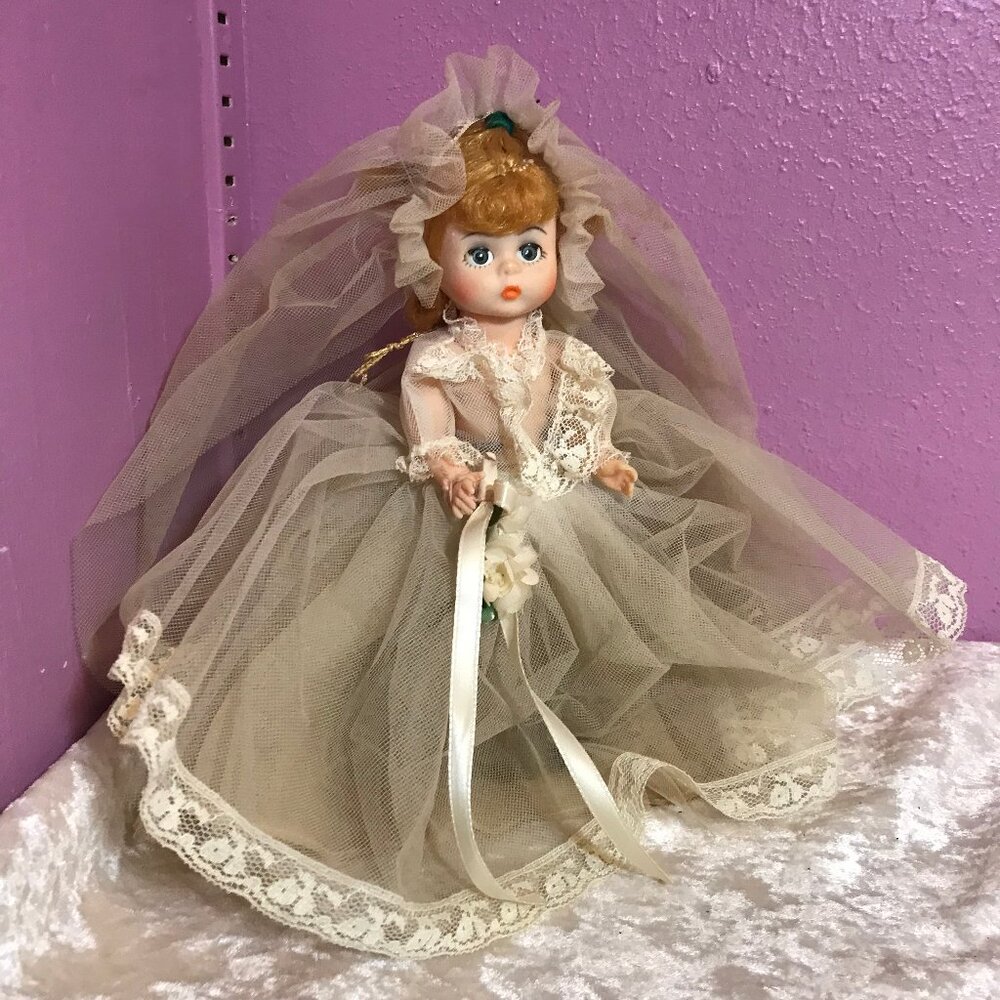 Madame Alexander Vintage Doll Bride * 1979 #435 Little Women Collection w/Stand